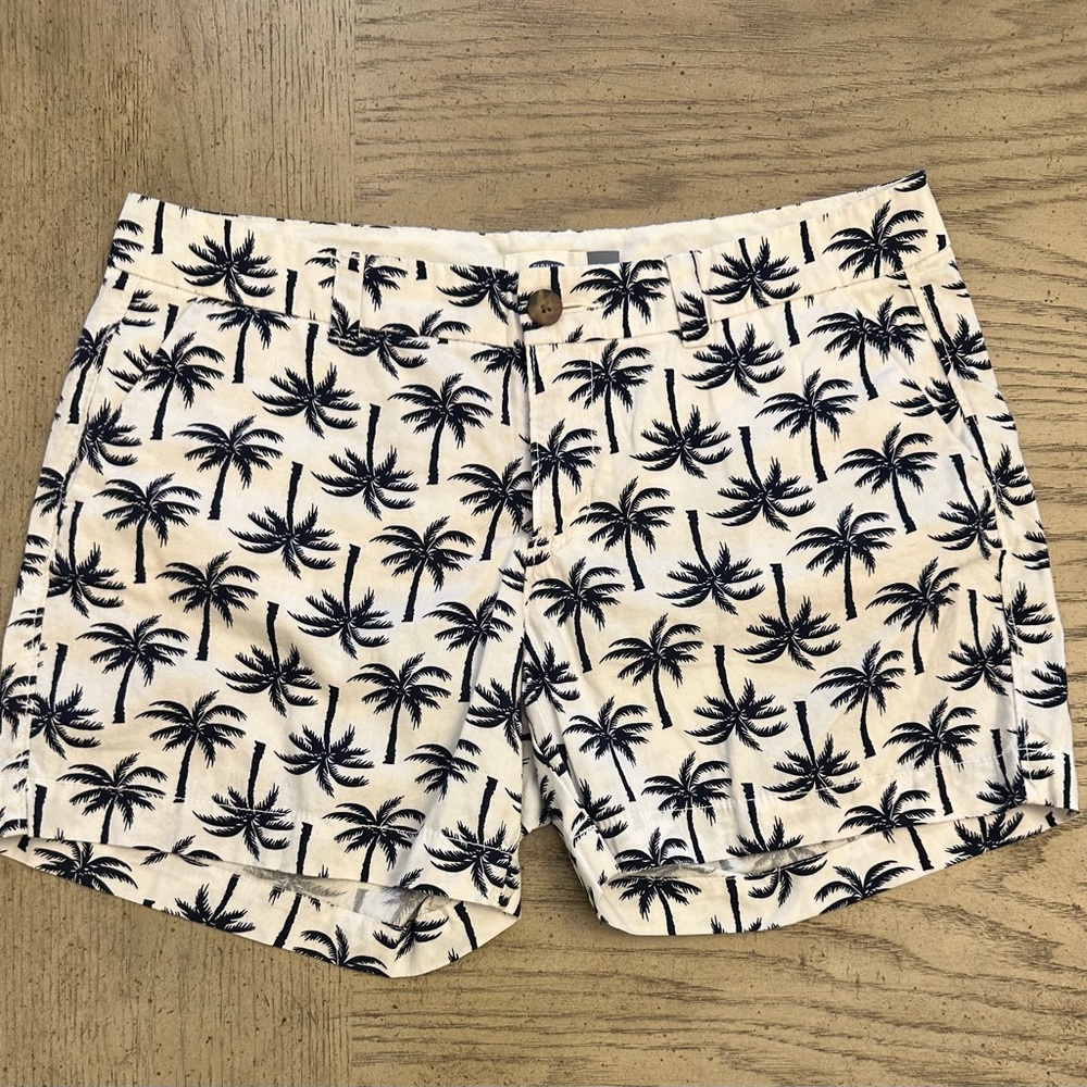 Navy palm tree old navy shorts. Size 6